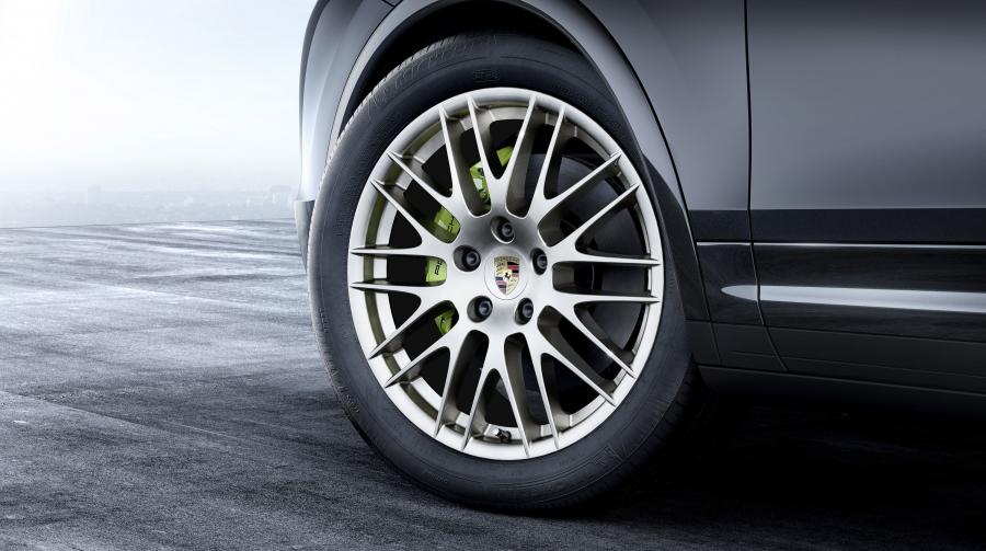  Porsche Cayenne Platinum Edition 2016 года  (фото 3 из 5)